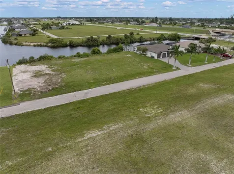 3216 NW 9th Street Cape Coral FL 33993