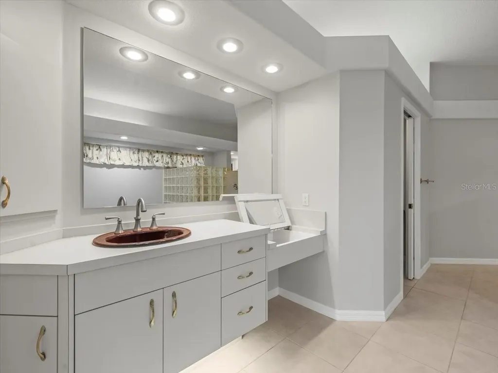 7303 Sawgrass Point Drive N Pinellas Park FL 33782