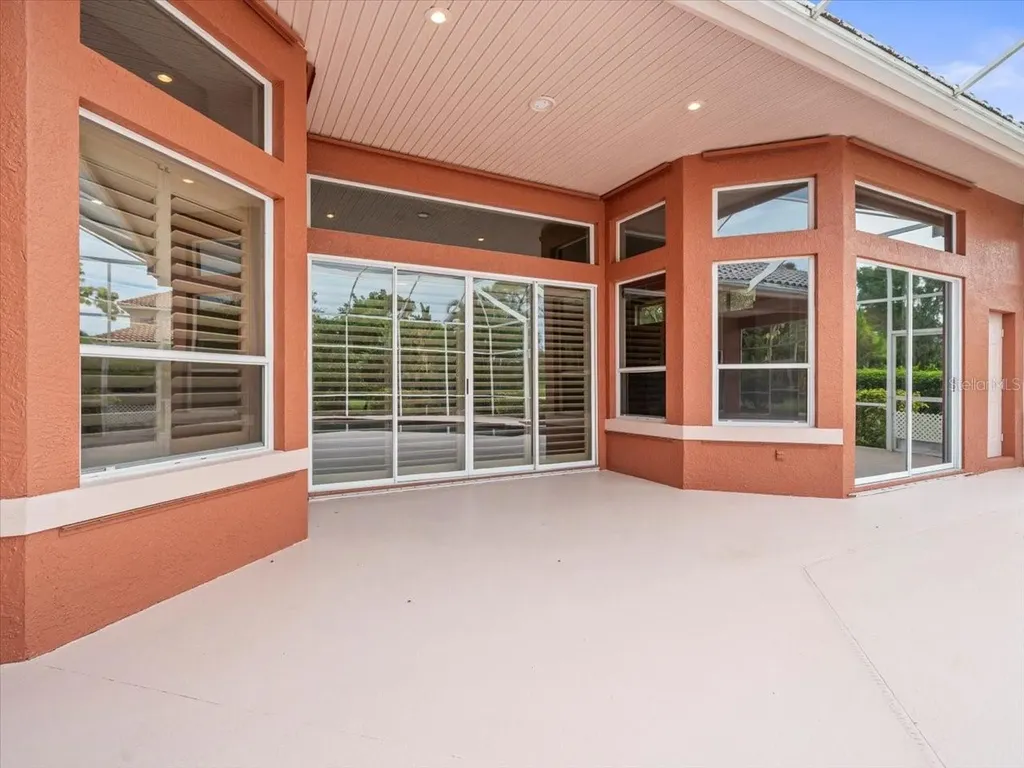 7303 Sawgrass Point Drive N Pinellas Park FL 33782