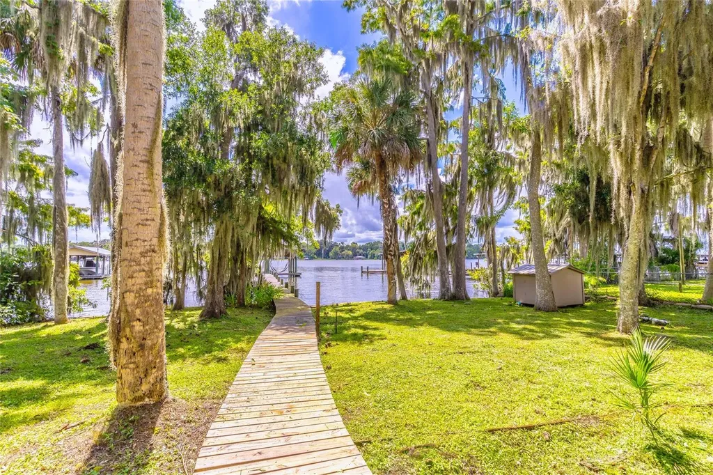 121 N Lake George Drive Georgetown FL 32139