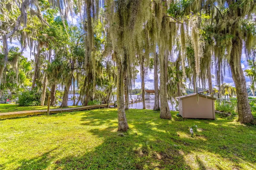 121 N Lake George Drive Georgetown FL 32139