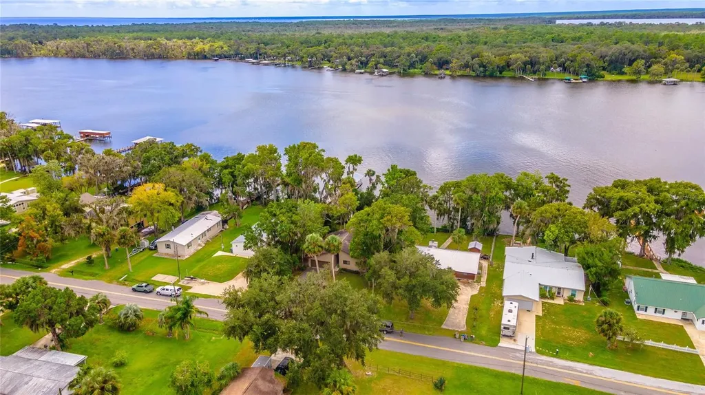 121 N Lake George Drive Georgetown FL 32139