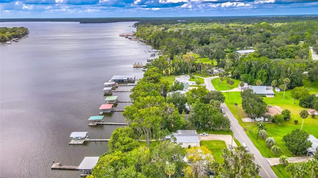 121 N Lake George Drive Georgetown FL 32139