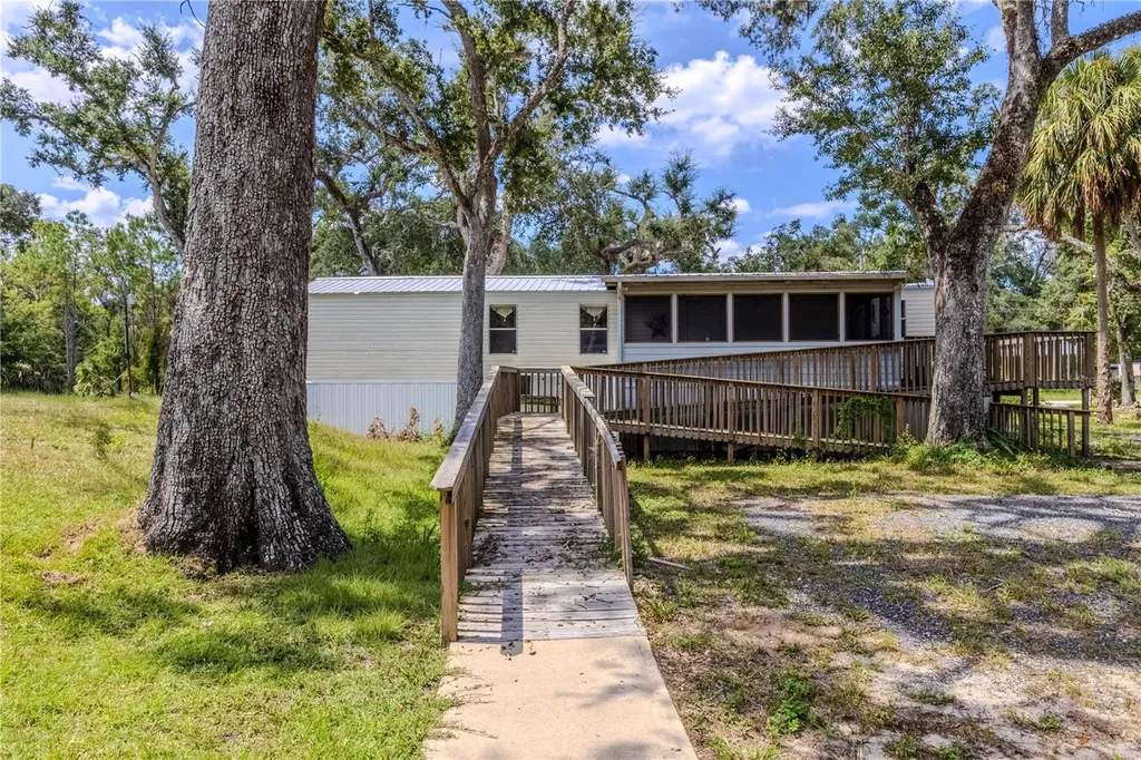 2008 River Road NE Steinhatchee FL 32359