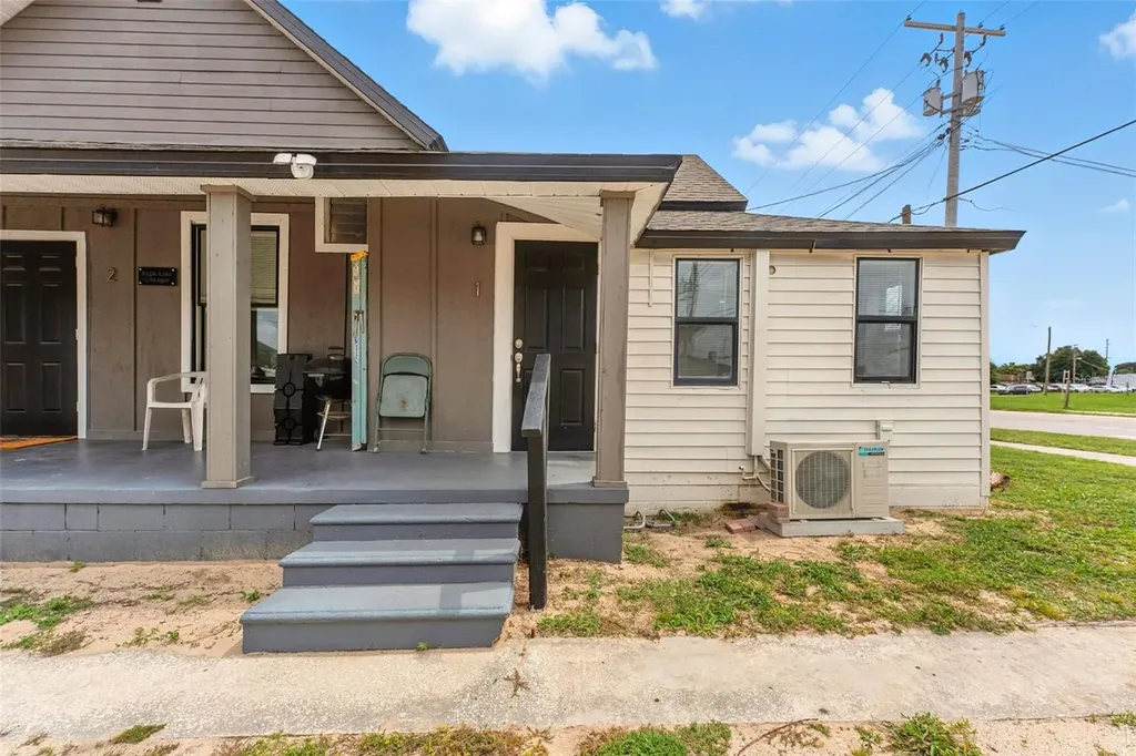 19 W Eagle Avenue Eagle Lake FL 33839