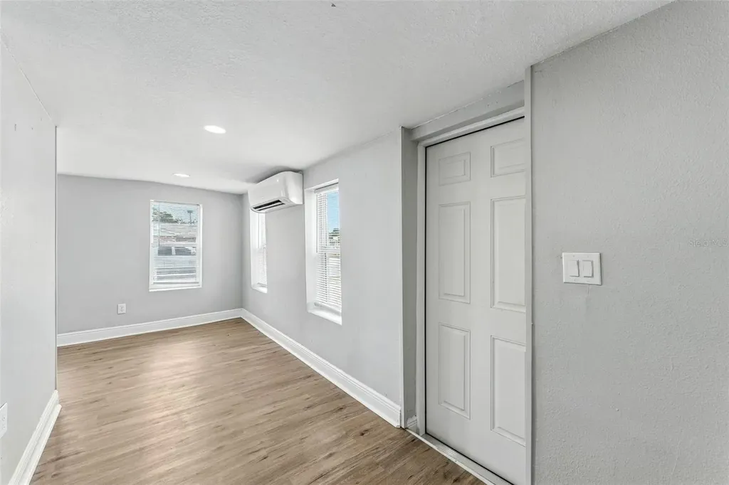 19 W Eagle Avenue Eagle Lake FL 33839