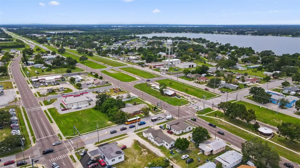 19 W Eagle Avenue Eagle Lake FL 33839