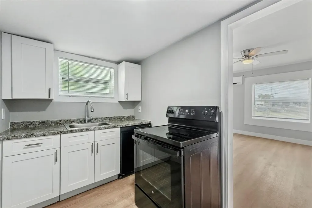 19 W Eagle Avenue Eagle Lake FL 33839