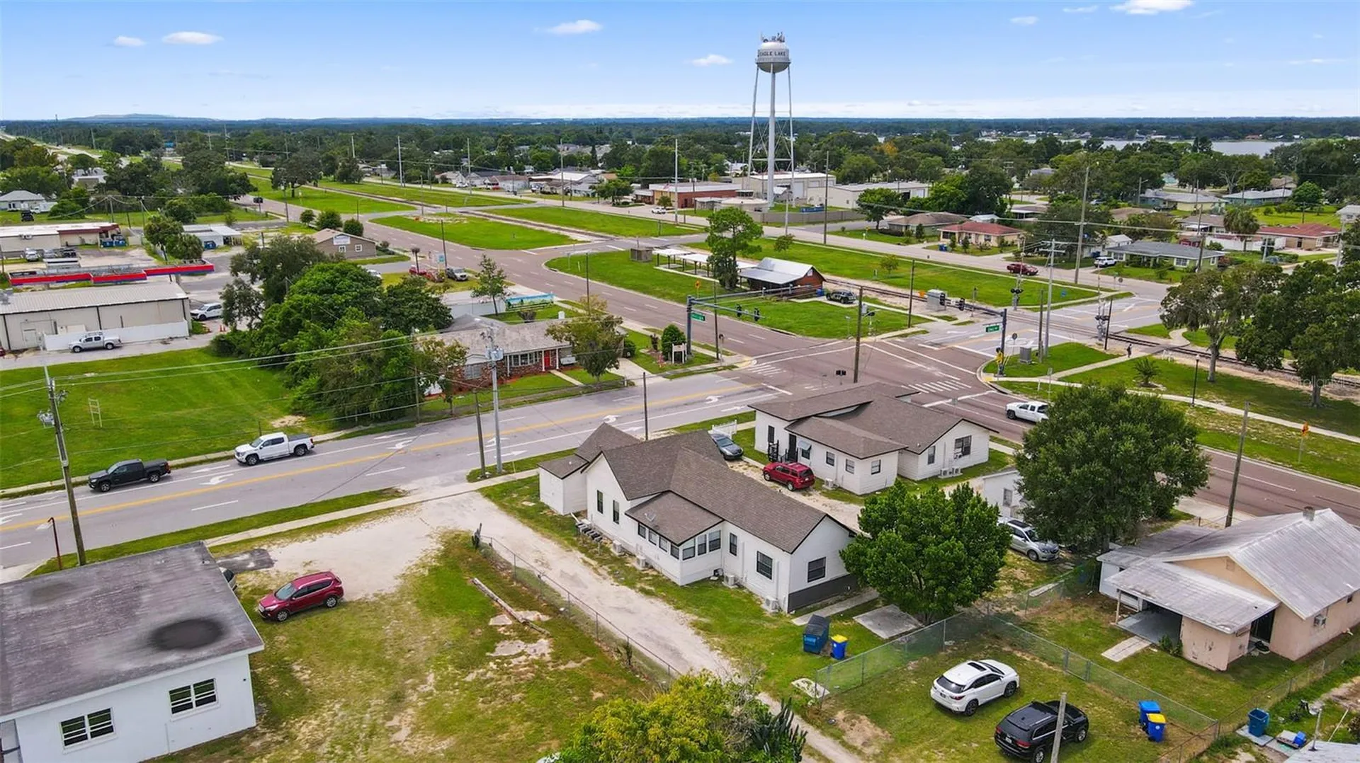 19 W Eagle Avenue Eagle Lake FL 33839