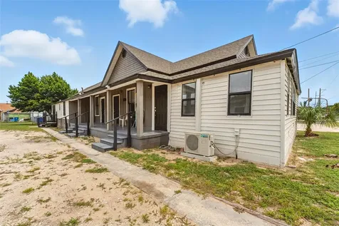 19 W Eagle Avenue Eagle Lake FL 33839