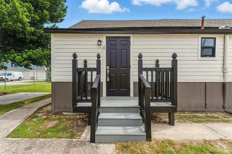 19 W Eagle Avenue Eagle Lake FL 33839