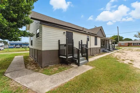 19 W Eagle Avenue Eagle Lake FL 33839