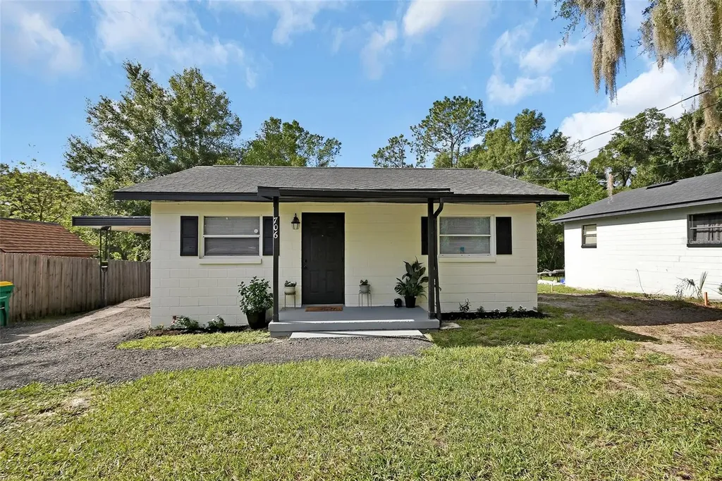 706 W Franklin Avenue Deland FL 32720