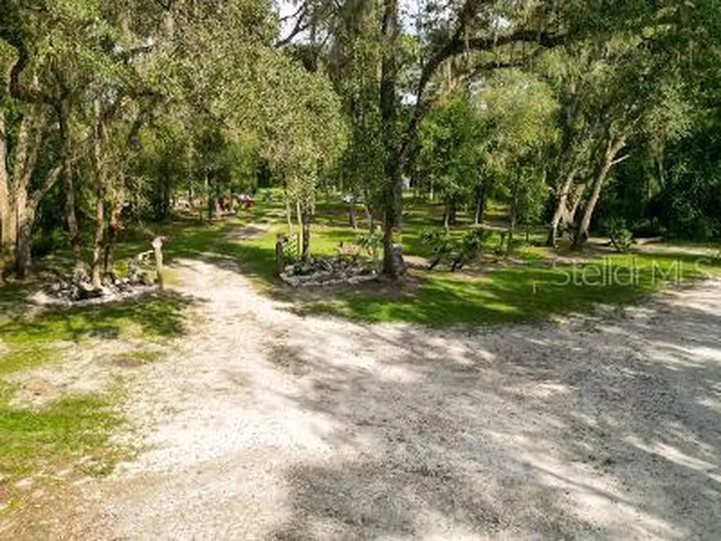 Lucilles Shady Lane Nobleton FL 34661