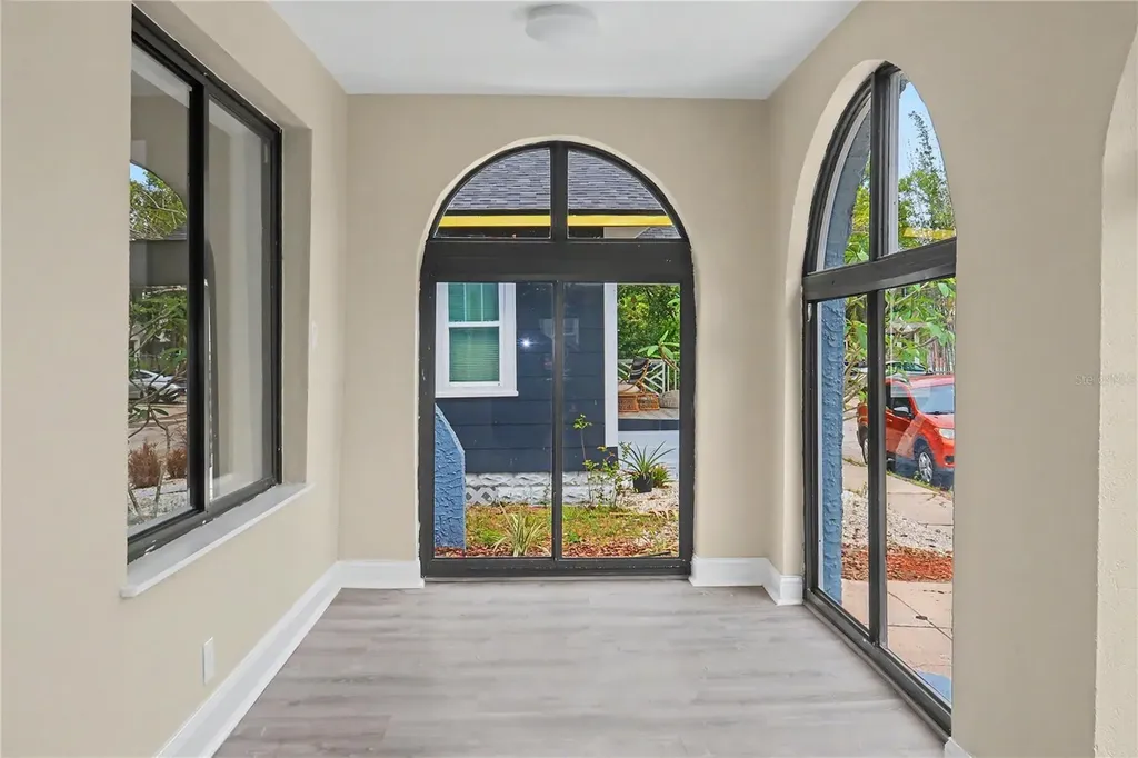 526 Kirkwood Terrace N St Petersburg FL 33701