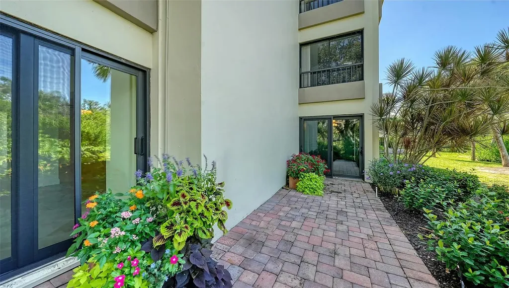 225 Hourglass Way Sarasota FL 34242