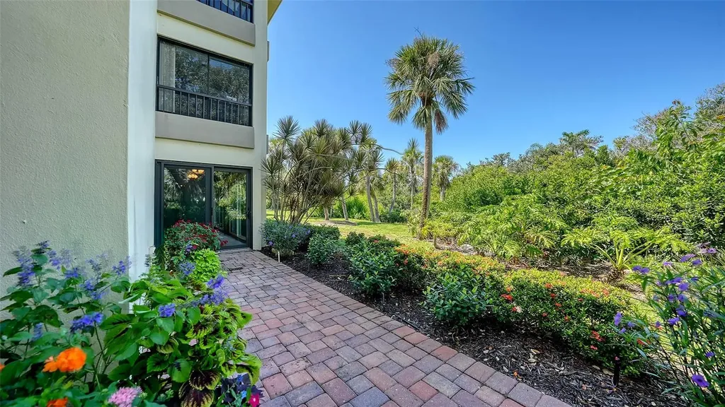 225 Hourglass Way Sarasota FL 34242
