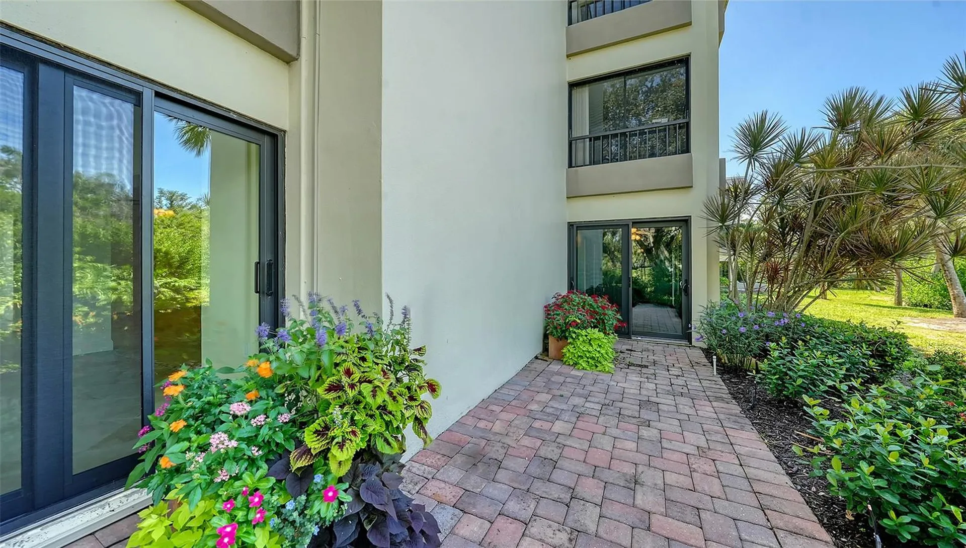 225 Hourglass Way Sarasota FL 34242