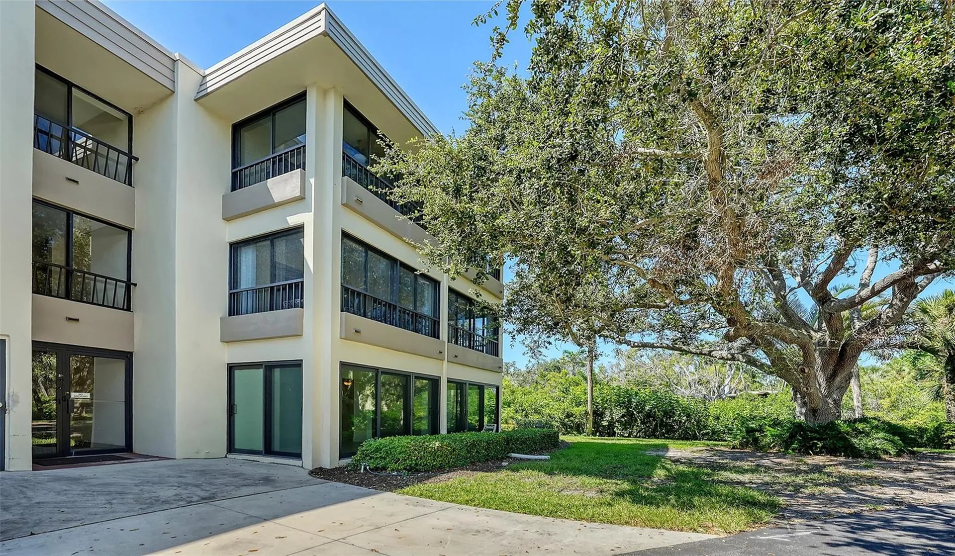 225 Hourglass Way Sarasota FL 34242