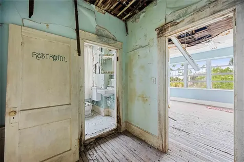 219 W Venice Avenue Venice FL 34285