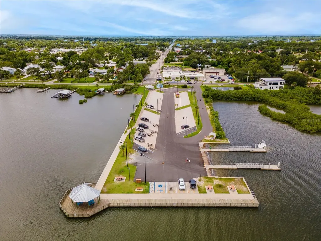 125 E Rhode Island Street Edgewater FL 32132