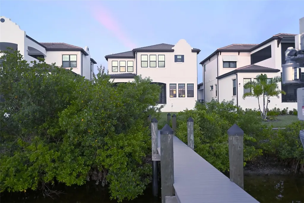 1056 Seagrape Drive Ruskin FL 33570