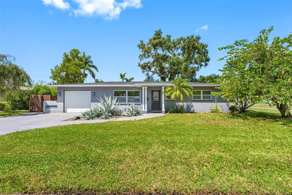 439 Capri Way NE St Petersburg FL 33704