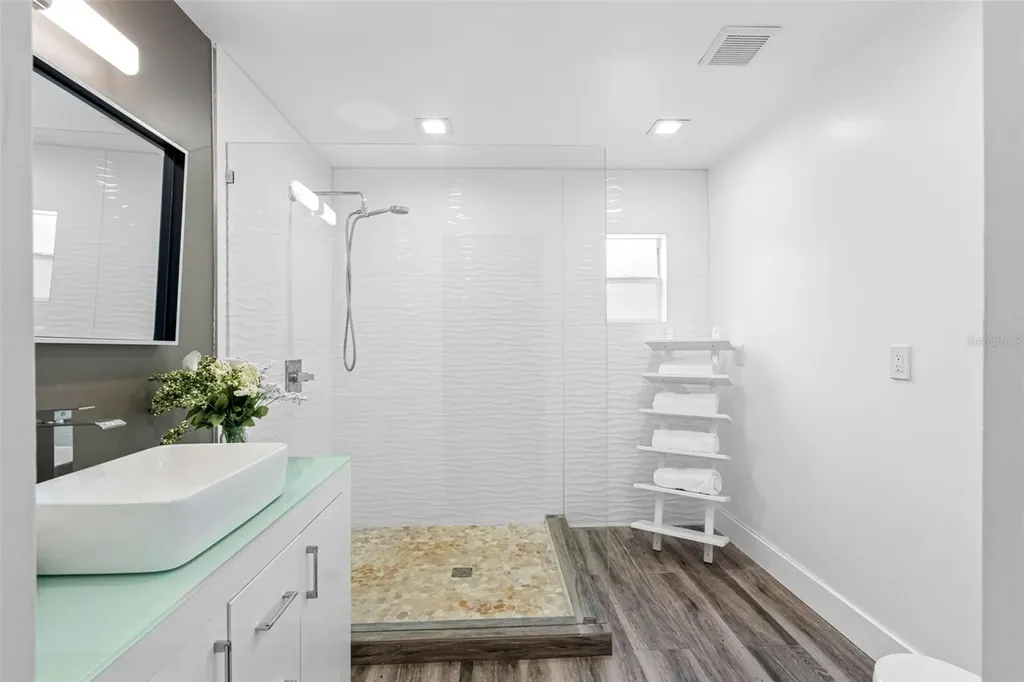 439 Capri Way NE St Petersburg FL 33704