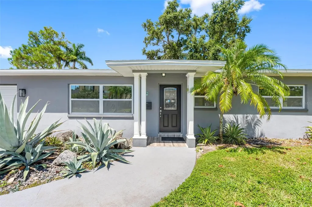 439 Capri Way NE St Petersburg FL 33704