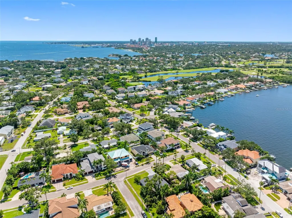 439 Capri Way NE St Petersburg FL 33704