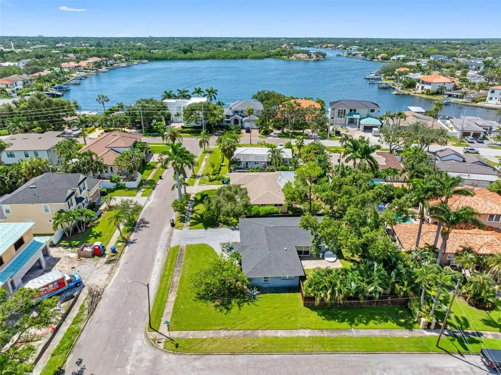 439 Capri Way NE St Petersburg FL 33704