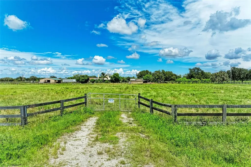 23221 63rd Avenue E Bradenton FL 34211
