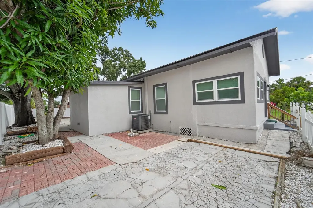 2525 W Beach Street Tampa FL 33607
