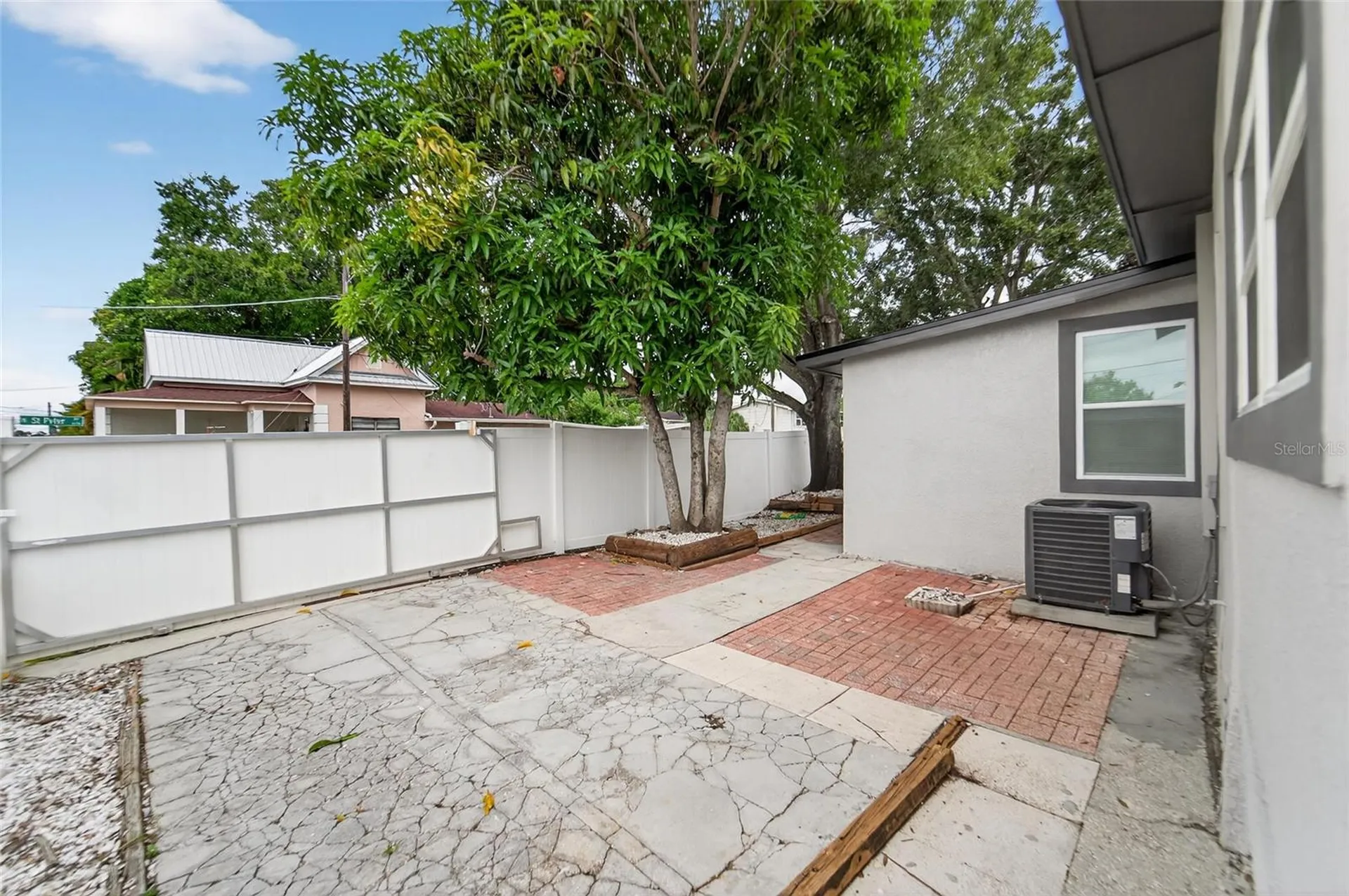 2525 W Beach Street Tampa FL 33607