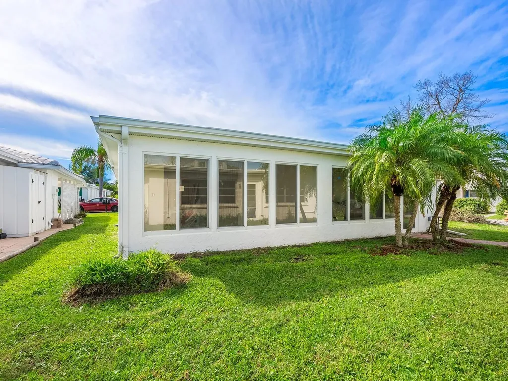 667 El Centro Longboat Key FL 34228