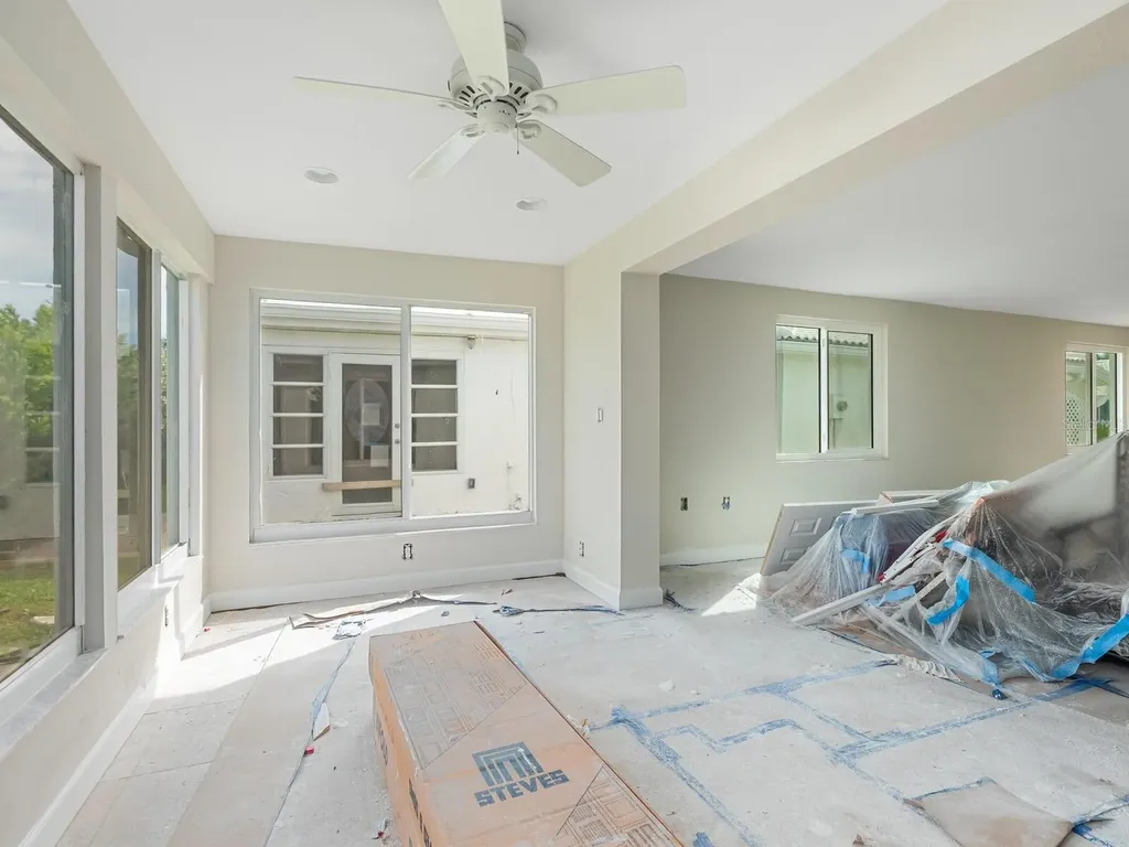 667 El Centro Longboat Key FL 34228