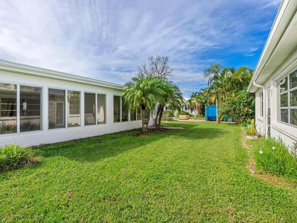 667 El Centro Longboat Key FL 34228