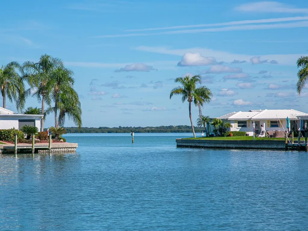 667 El Centro Longboat Key FL 34228