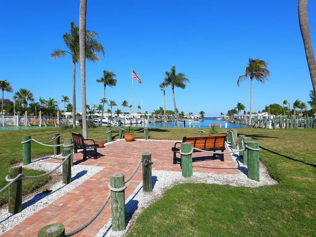 667 El Centro Longboat Key FL 34228