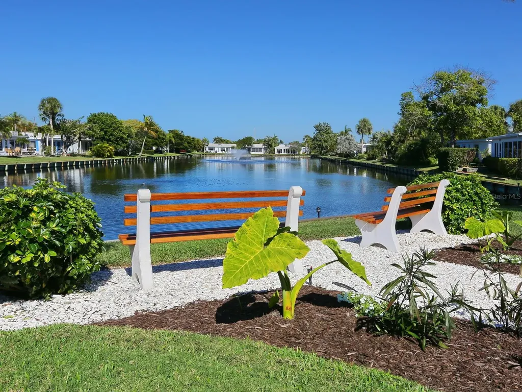 667 El Centro Longboat Key FL 34228