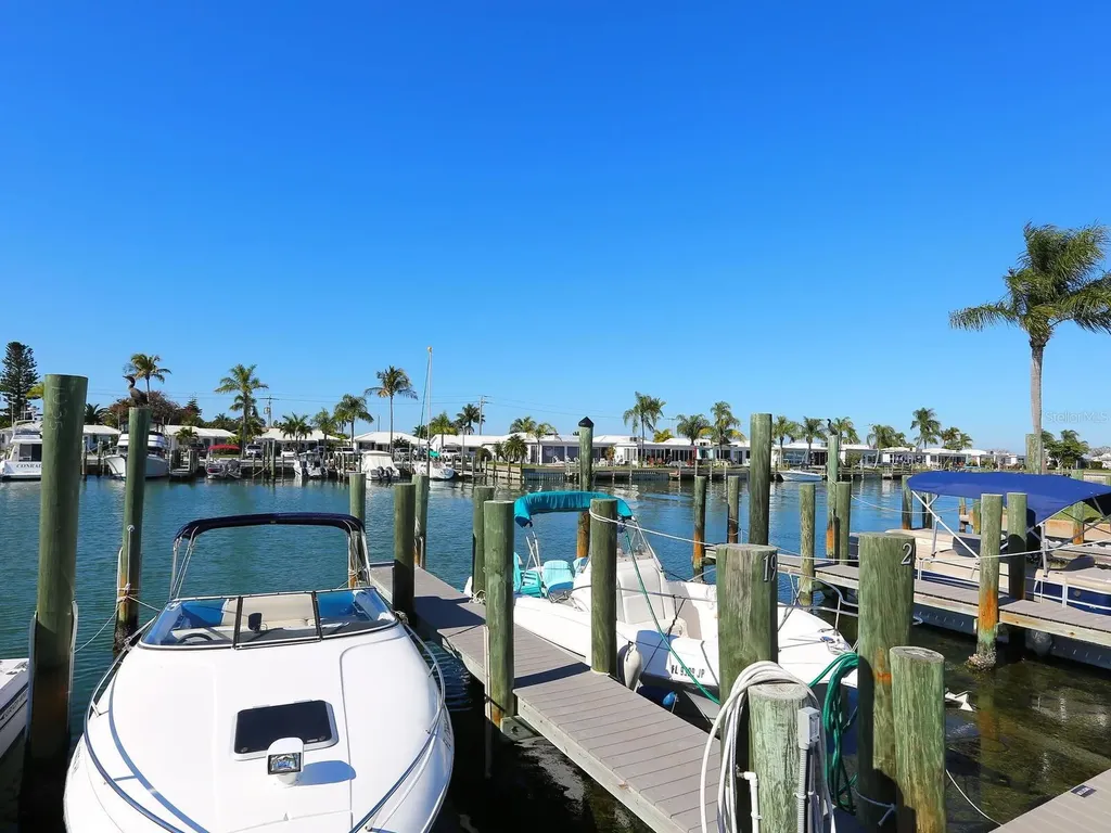 667 El Centro Longboat Key FL 34228