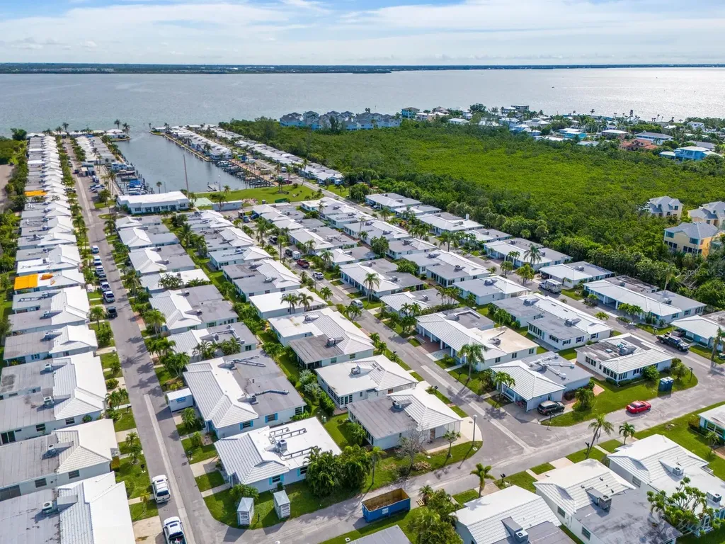 667 El Centro Longboat Key FL 34228