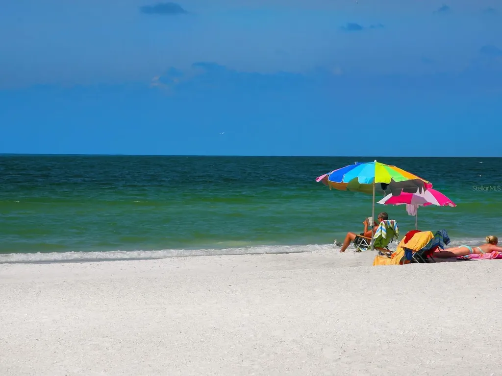 667 El Centro Longboat Key FL 34228