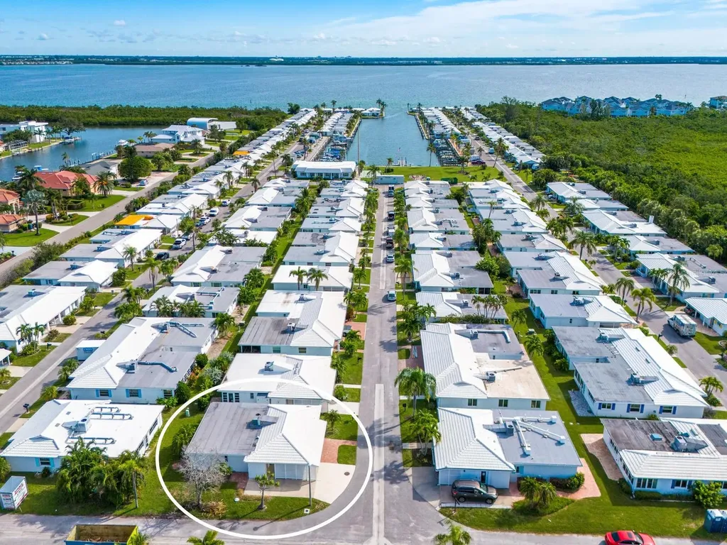 667 El Centro Longboat Key FL 34228