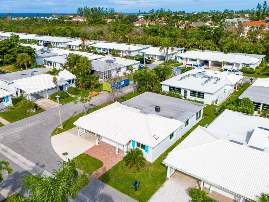 667 El Centro Longboat Key FL 34228