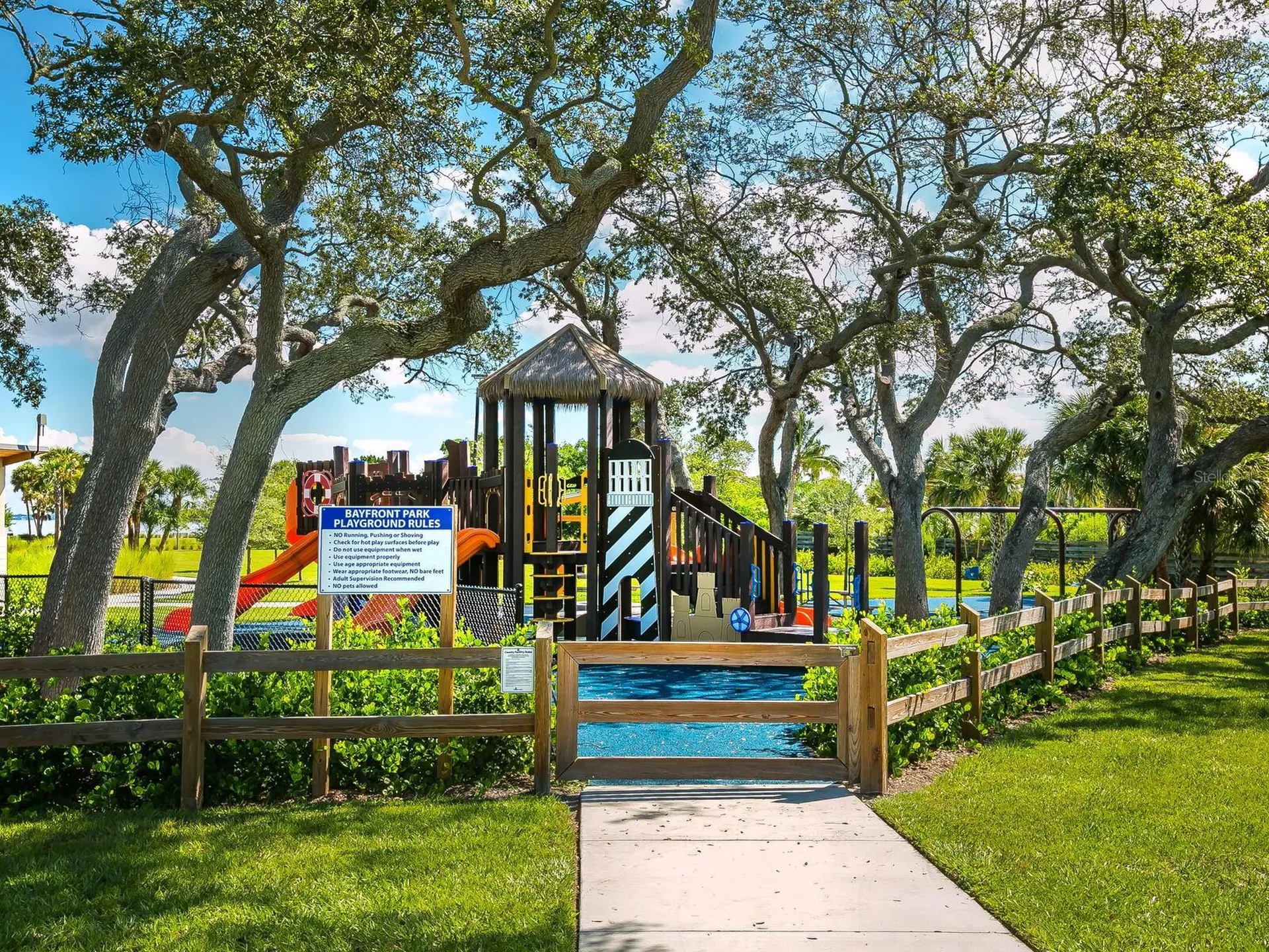 667 El Centro Longboat Key FL 34228