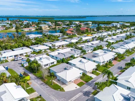 667 El Centro Longboat Key FL 34228