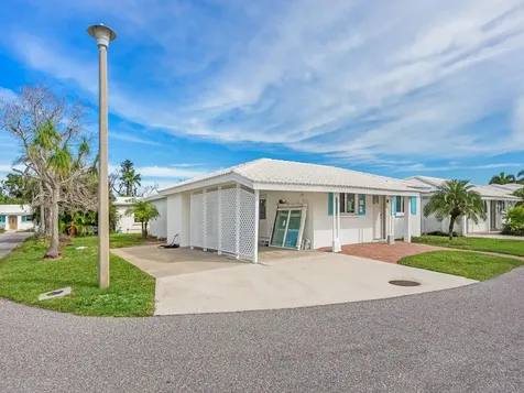 667 El Centro Longboat Key FL 34228
