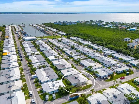 667 El Centro Longboat Key FL 34228
