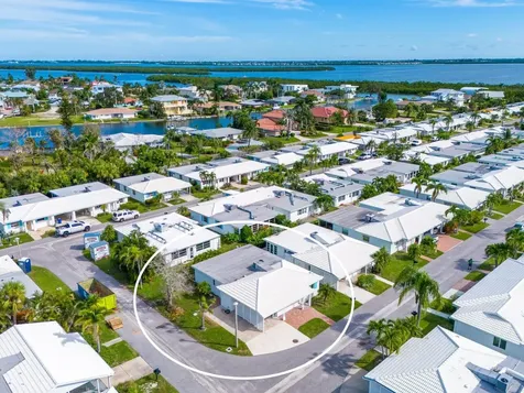667 El Centro Longboat Key FL 34228